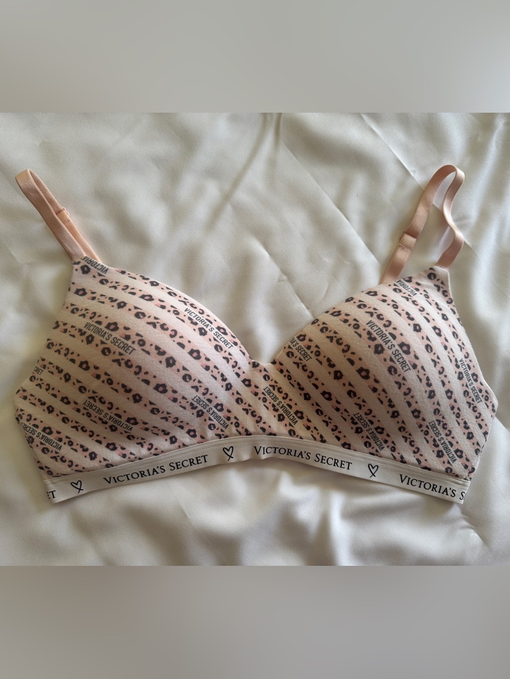 Victoria's Secret Pink Leopard-Print Wireless Padded Sport Bra